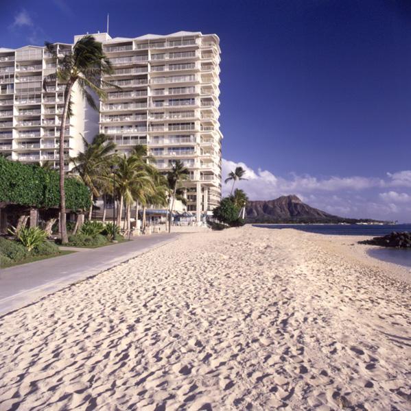 Waikiki Shore Beachfront * Honolulu