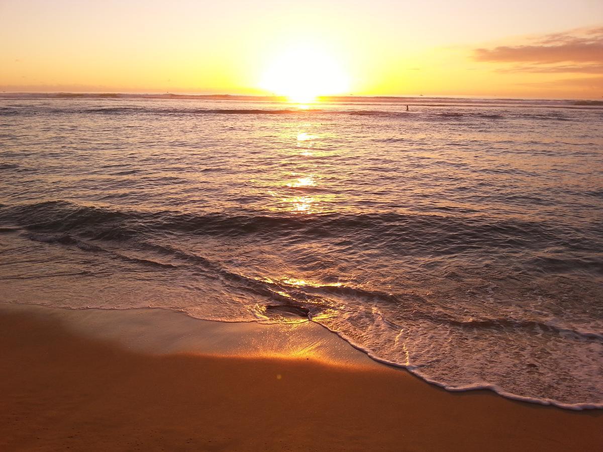Waikiki Shore Beachfront * Honolulu