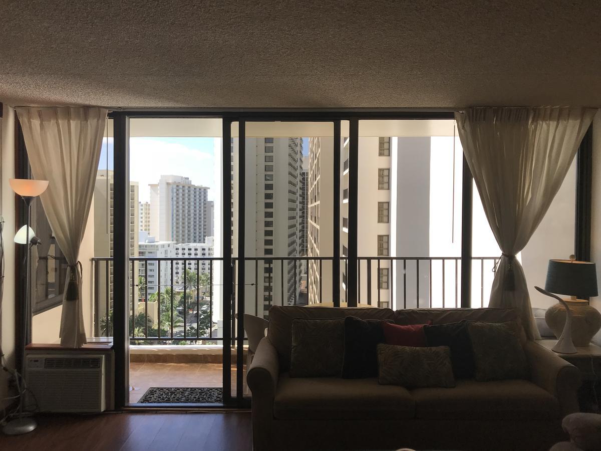 Waikiki Banyan