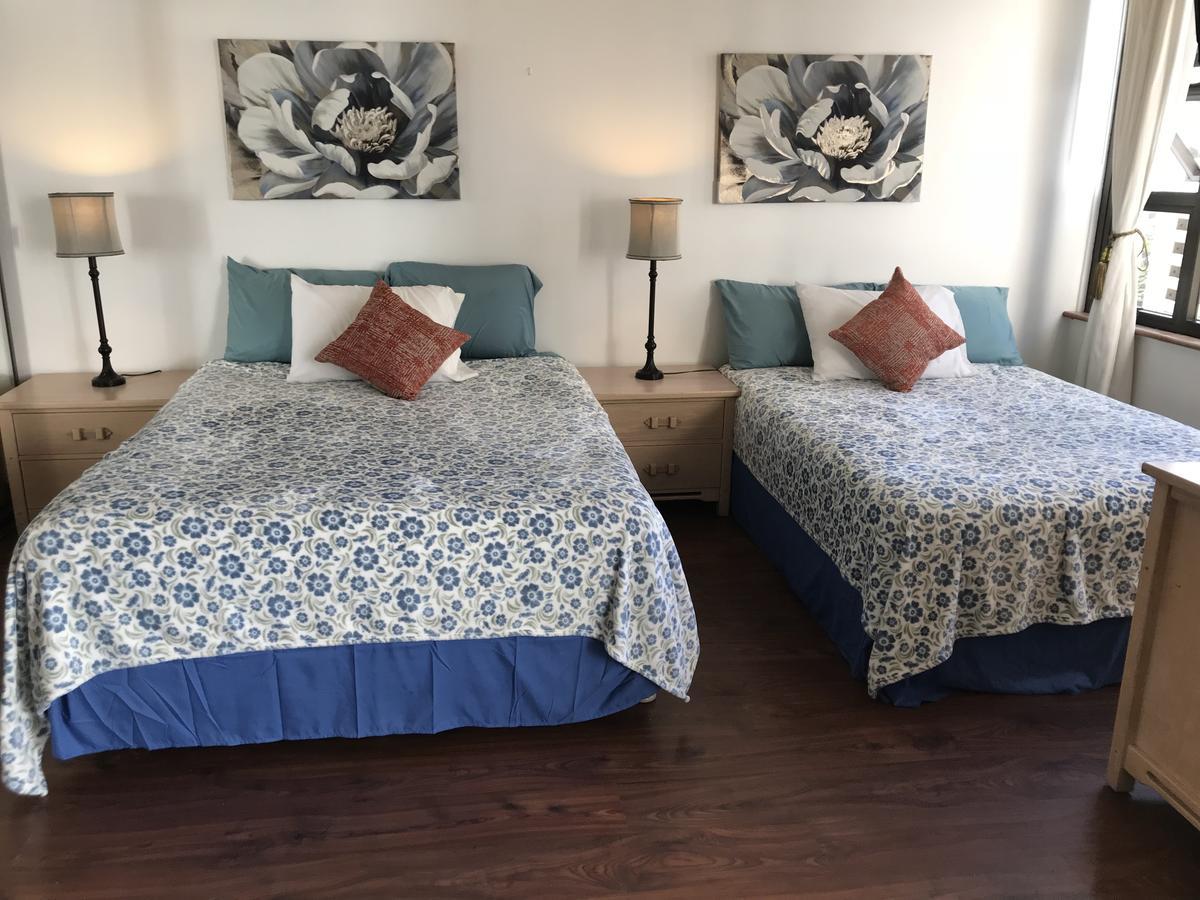 Waikiki Banyan Apartment