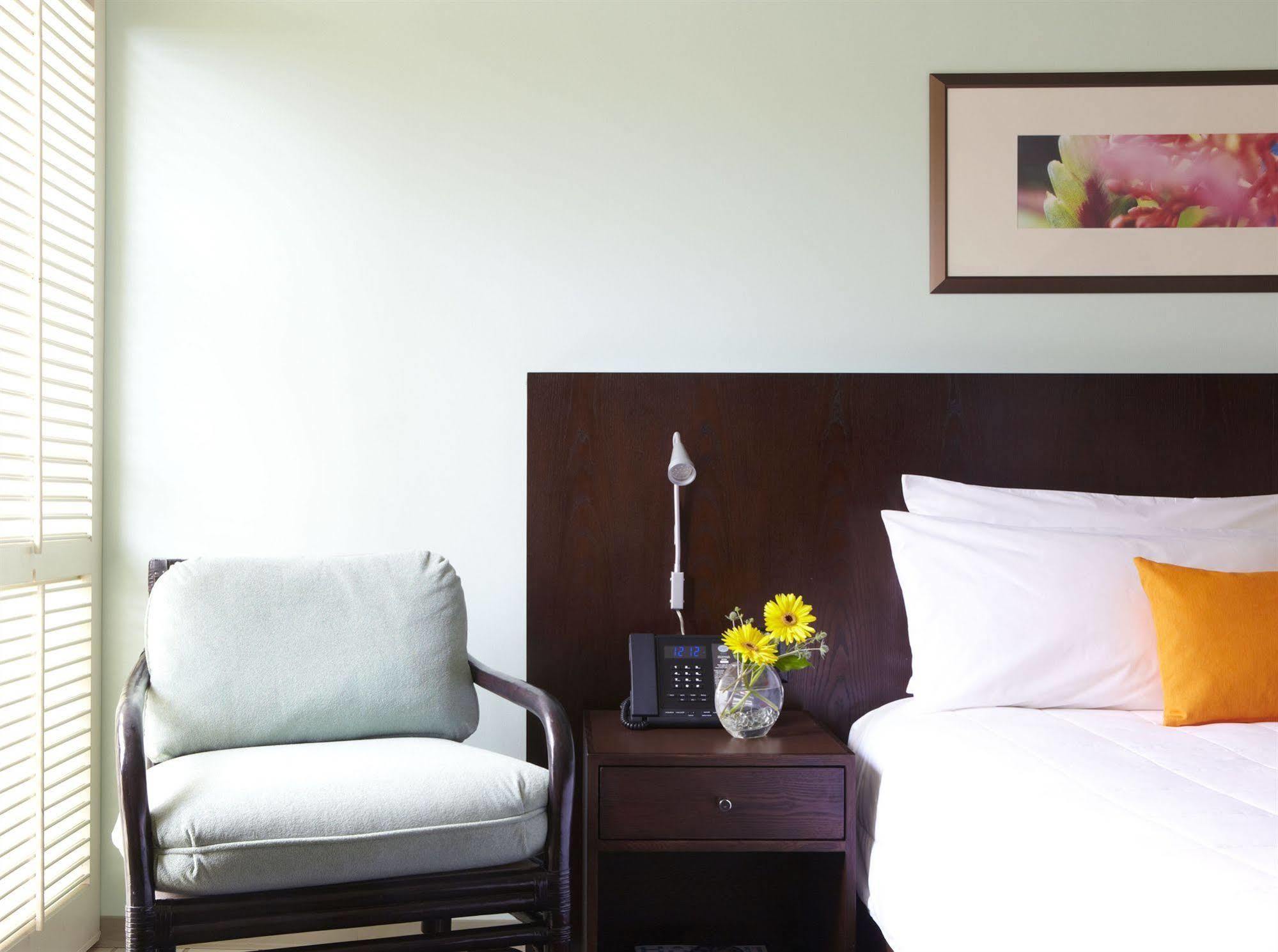 Halepuna Waikiki By Halekulani - No Fee Hotel