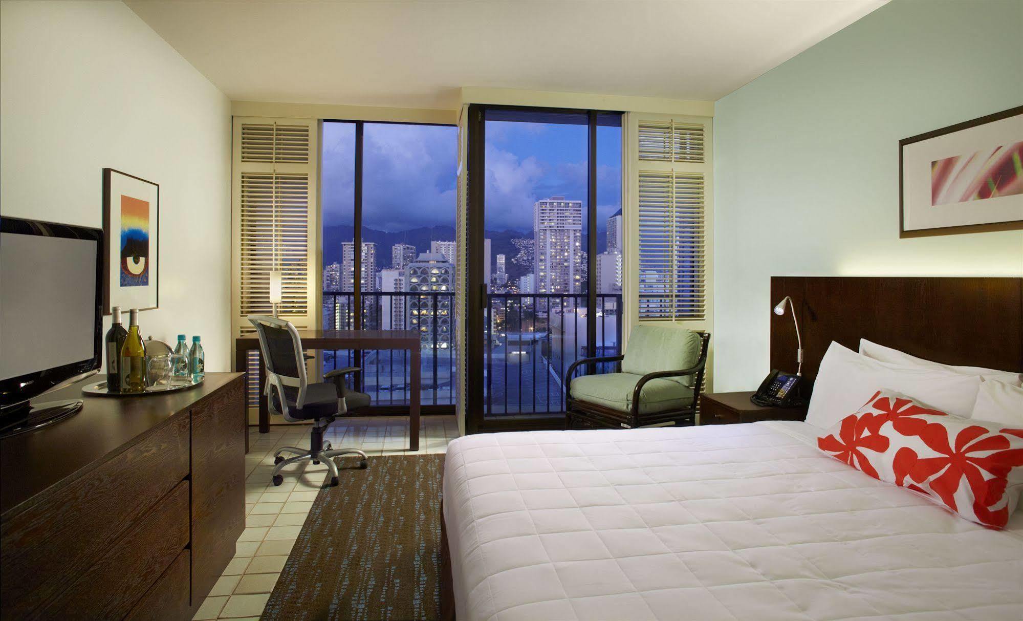 Halepuna Waikiki By Halekulani - No Fee