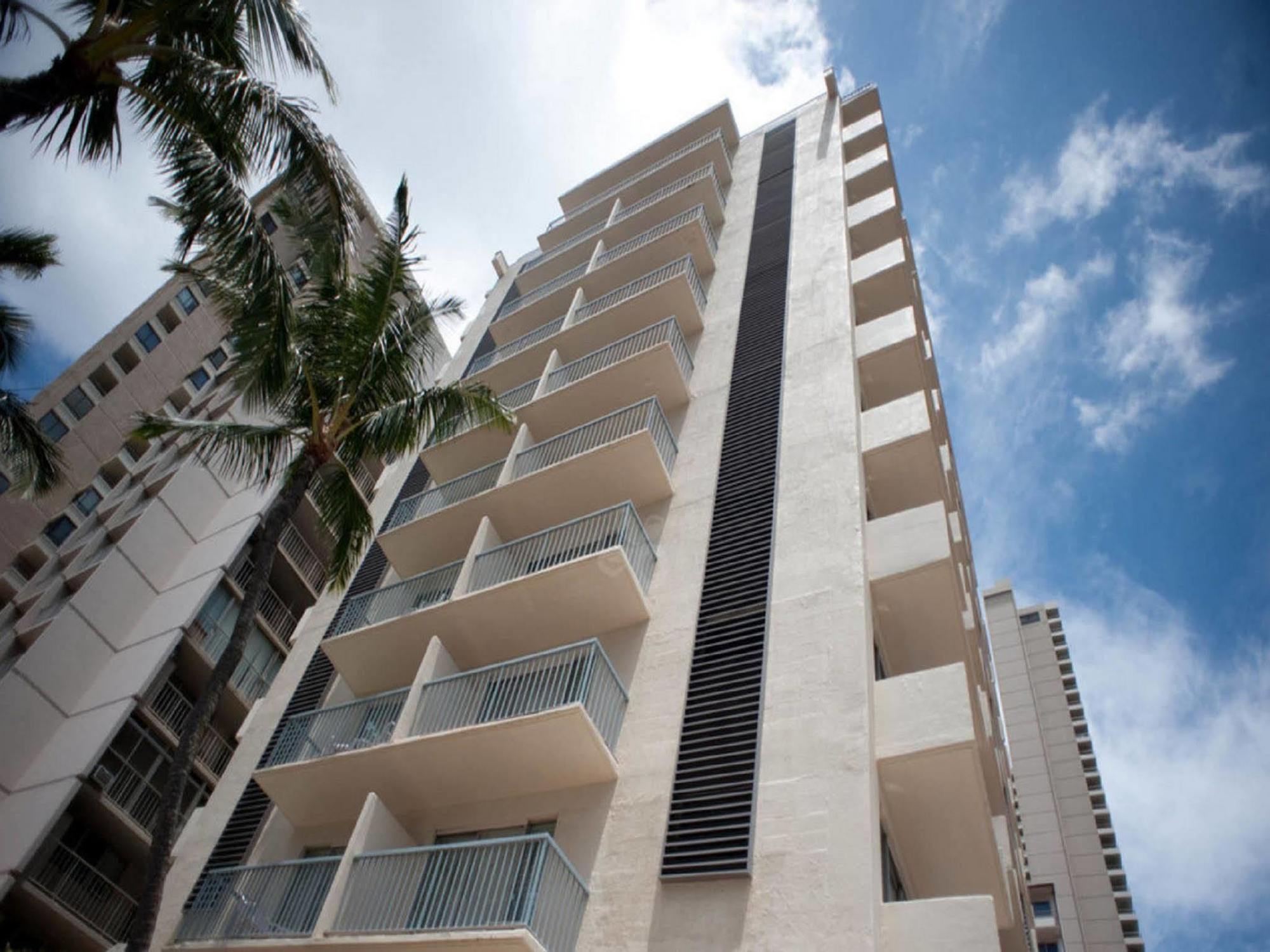 Coconut Waikiki Hotel