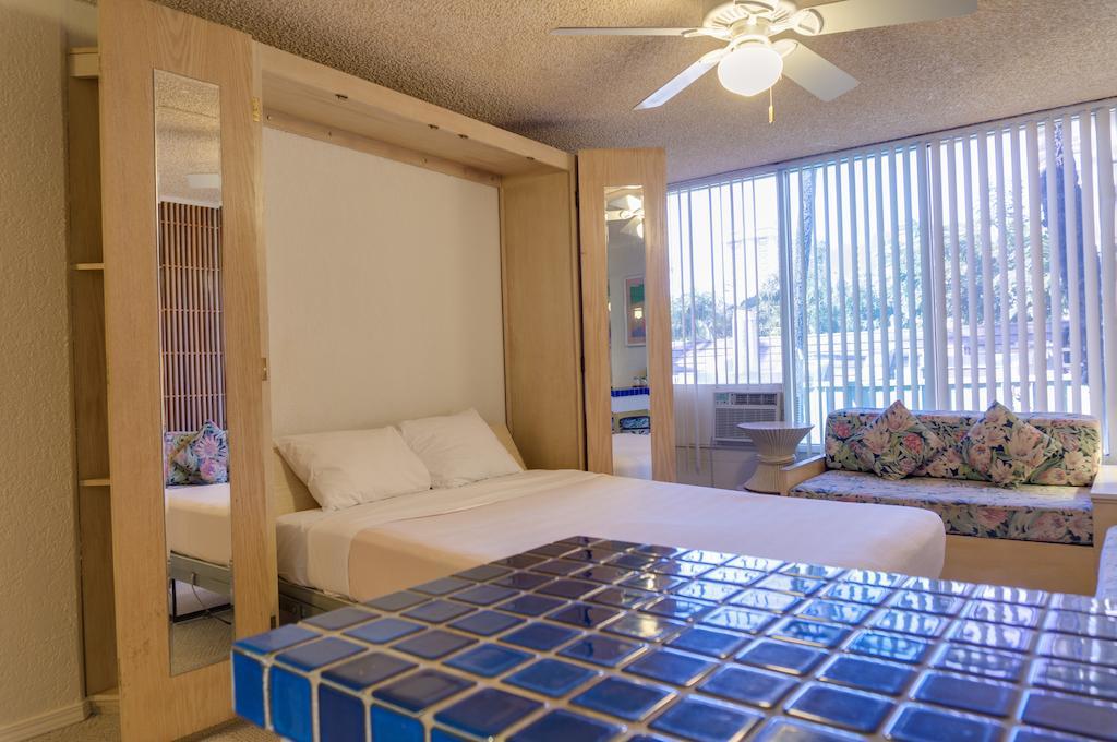 Kuhio Banyan Hotel Honolulu