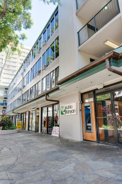 Kuhio Banyan Hotel 2*