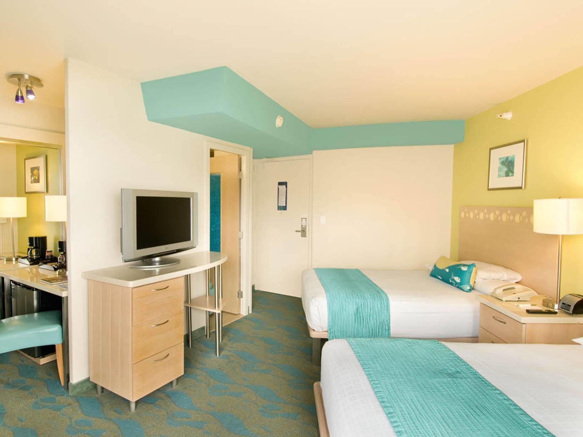 Aston Waikiki Circle Hotel