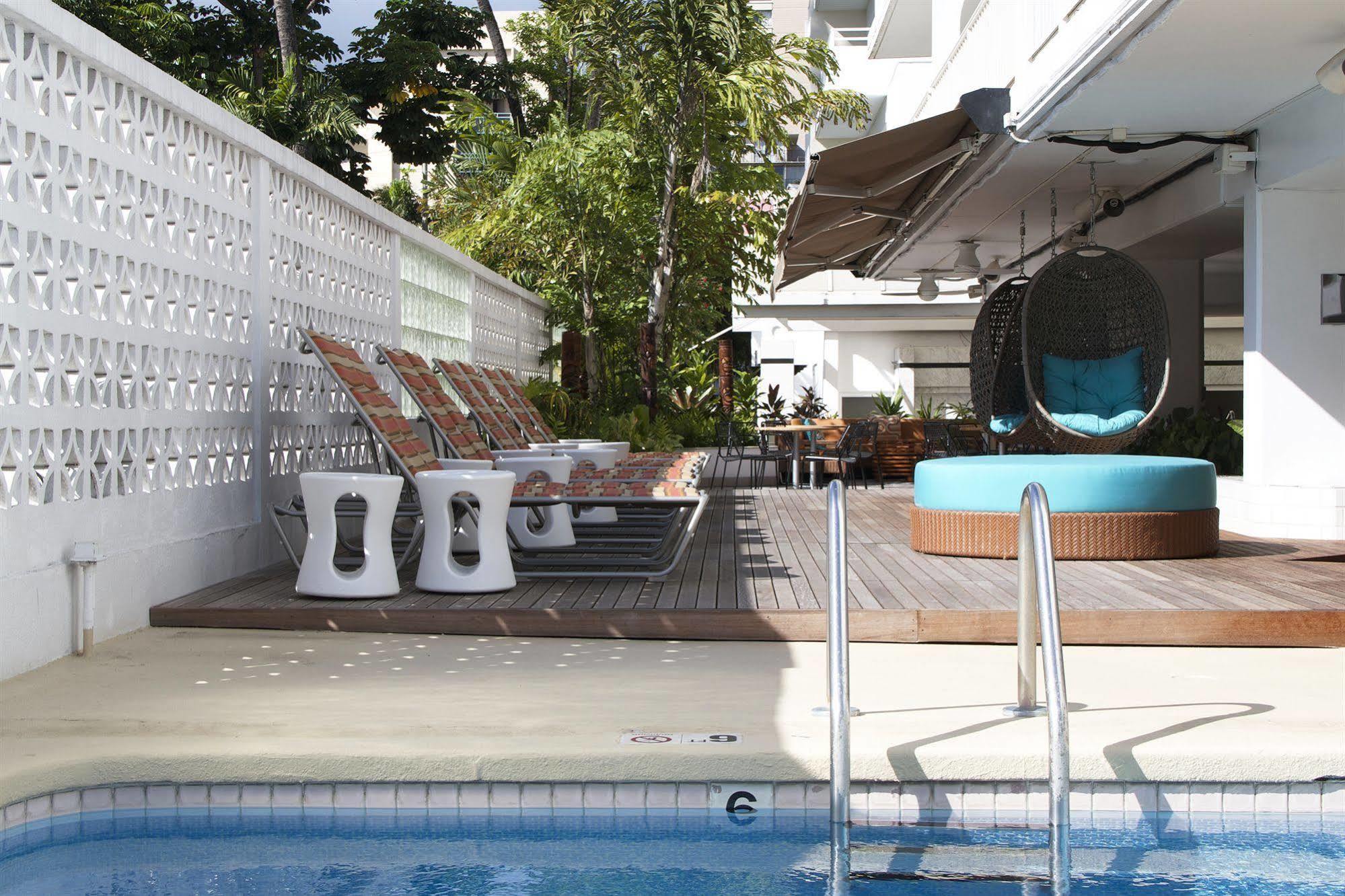 Oasis Waikiki Hotel 3*