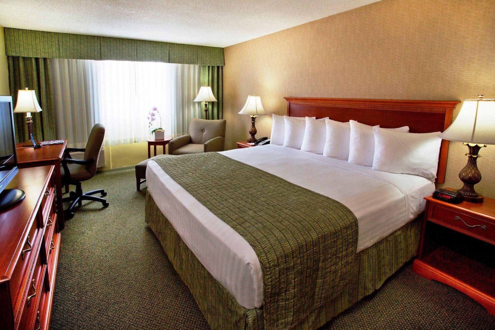 Ramada Plaza By Wyndham Waikiki Honolulu