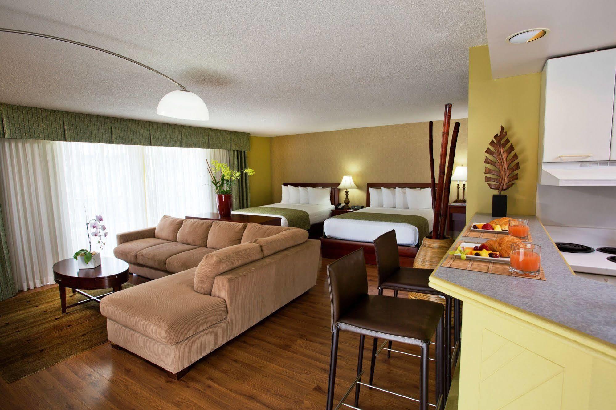 Ramada Plaza By Wyndham Waikiki 3*