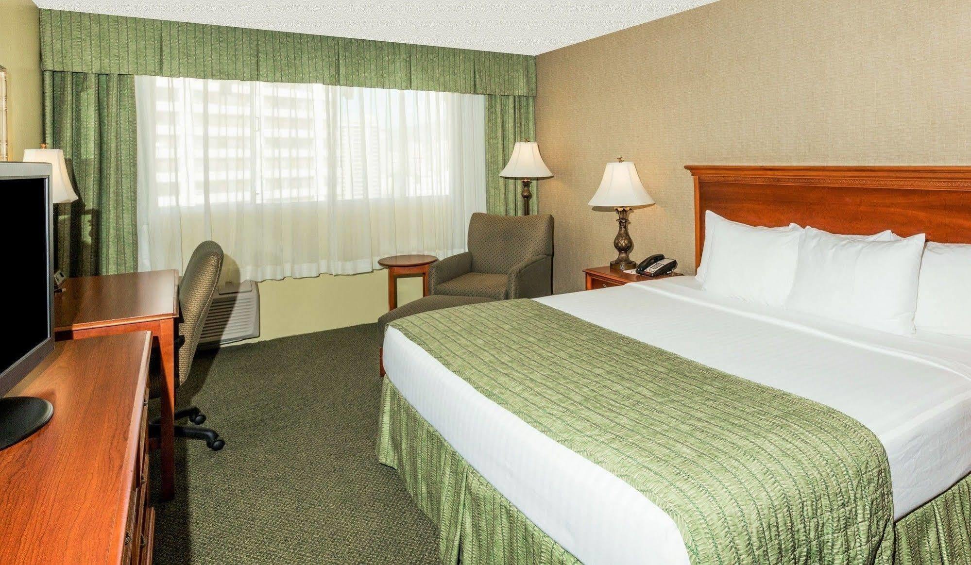 Ramada Plaza By Wyndham Waikiki