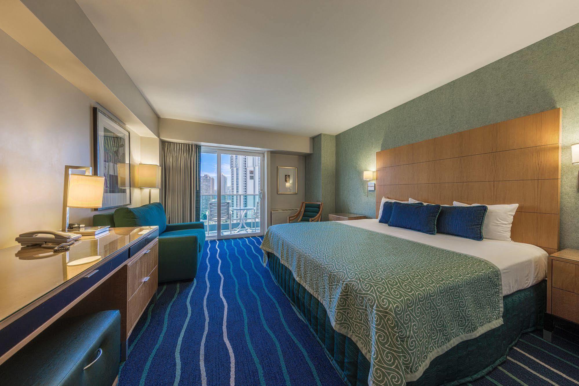 Ala Moana Hotel By Airpads *