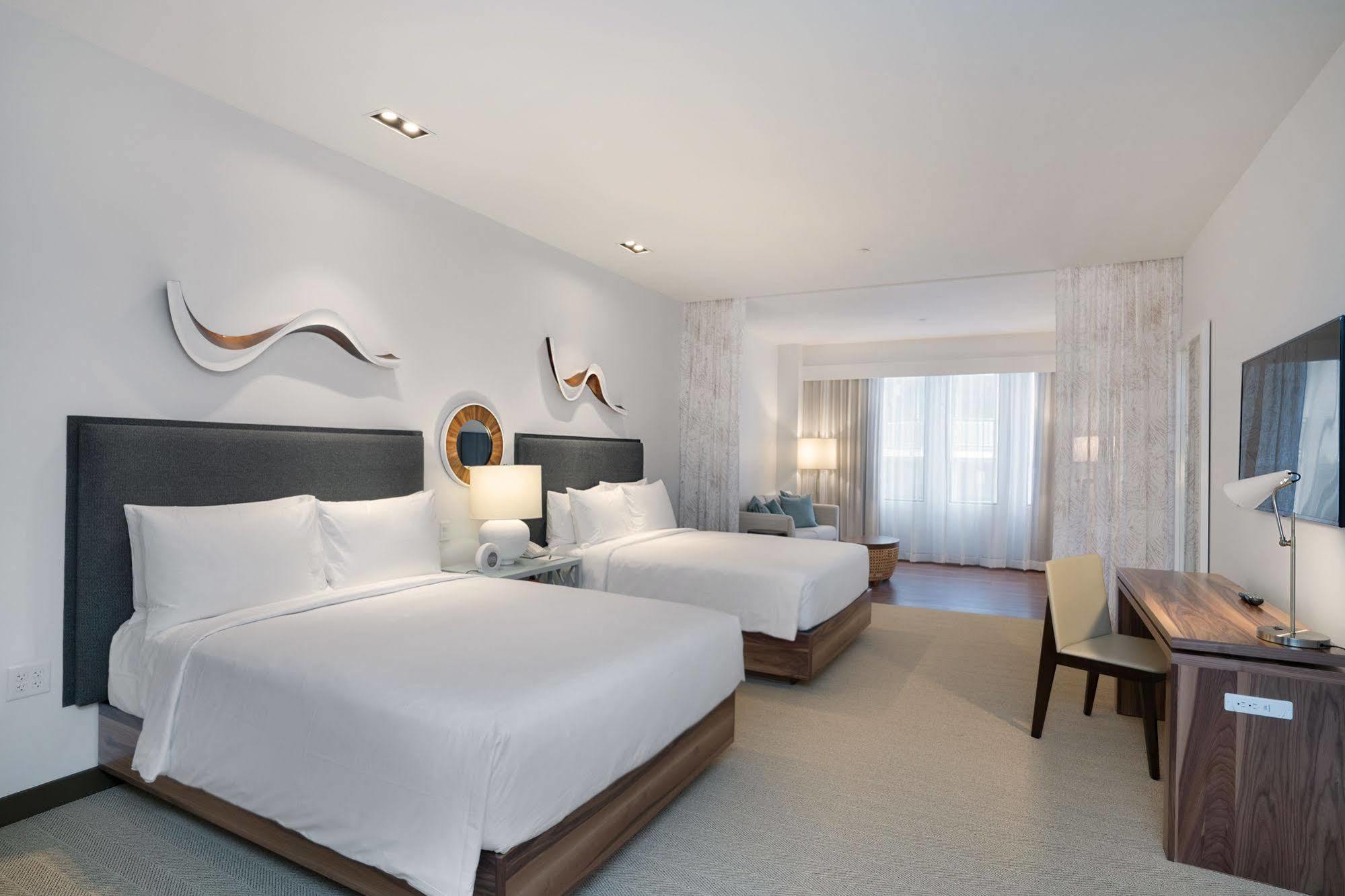 Hyatt Centric Waikiki 4*
