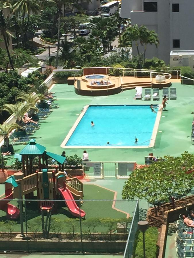 Construction Special At The Waikiki Banyan Free Parking And Wifi *