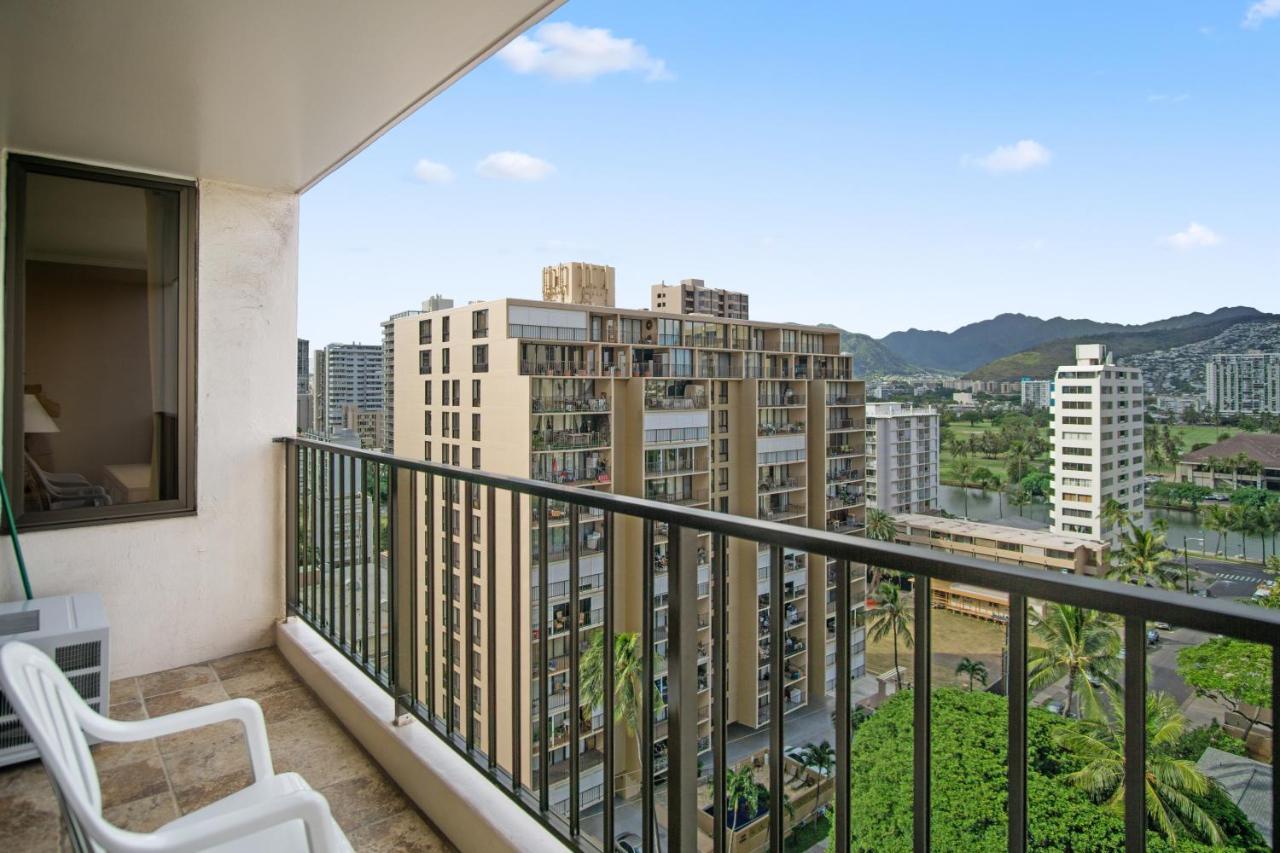 Construction Special At The Waikiki Banyan Free Parking And Wifi Apartment
