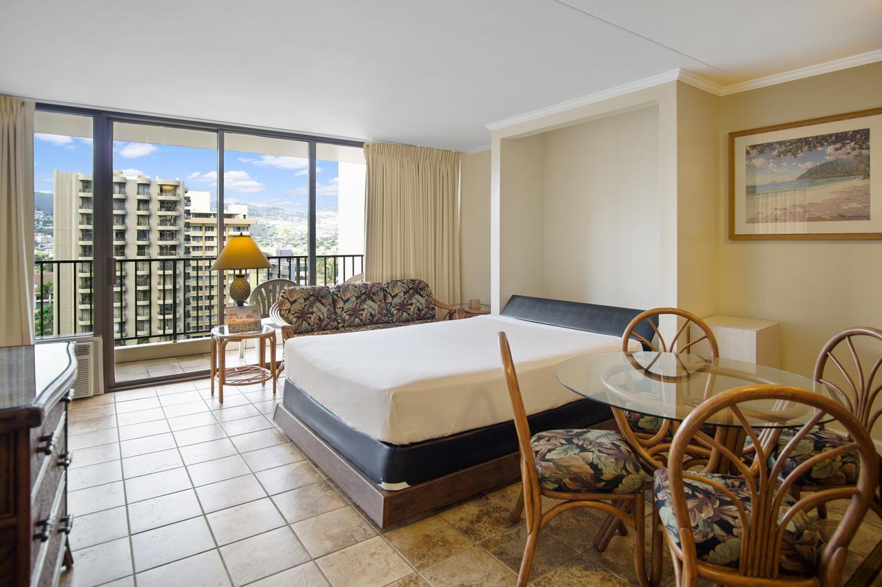 Construction Special At The Waikiki Banyan Free Parking And Wifi Honolulu