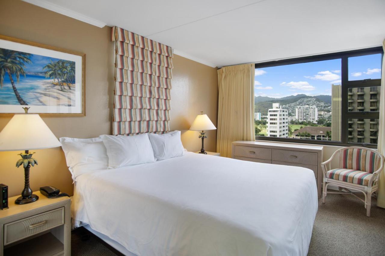 Construction Special At The Waikiki Banyan Free Parking And Wifi Honolulu