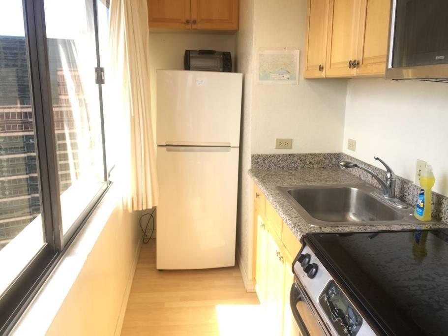 Stunning Ocean View 37th Floor Corner Unit Honolulu