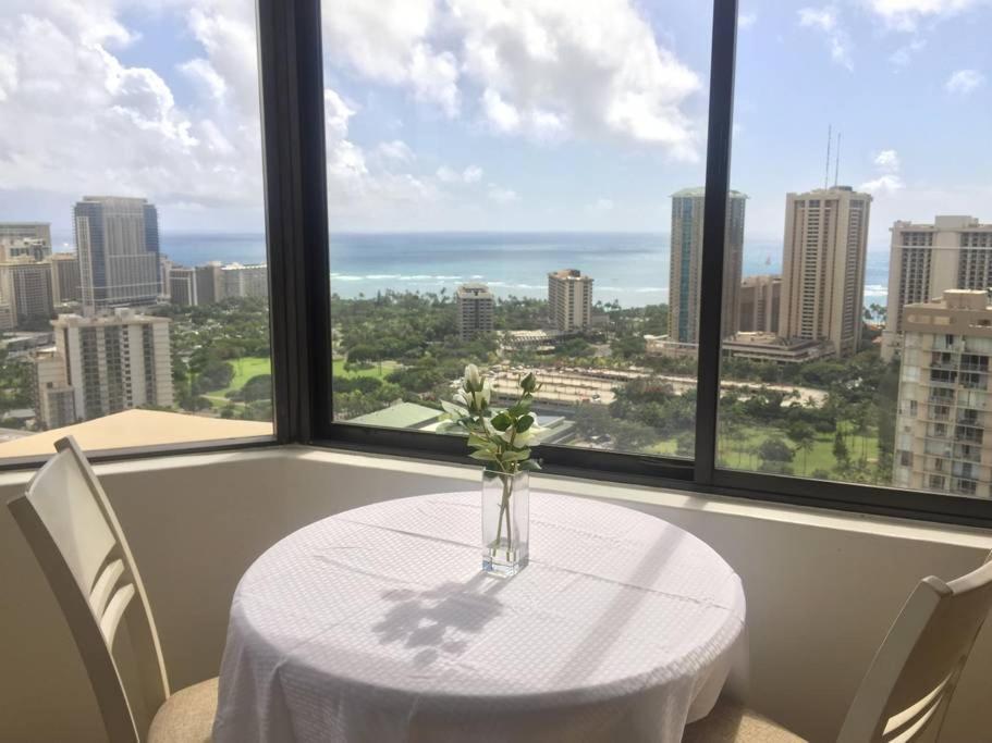 Aparthotel Stunning Ocean View 37th Floor Corner Unit *