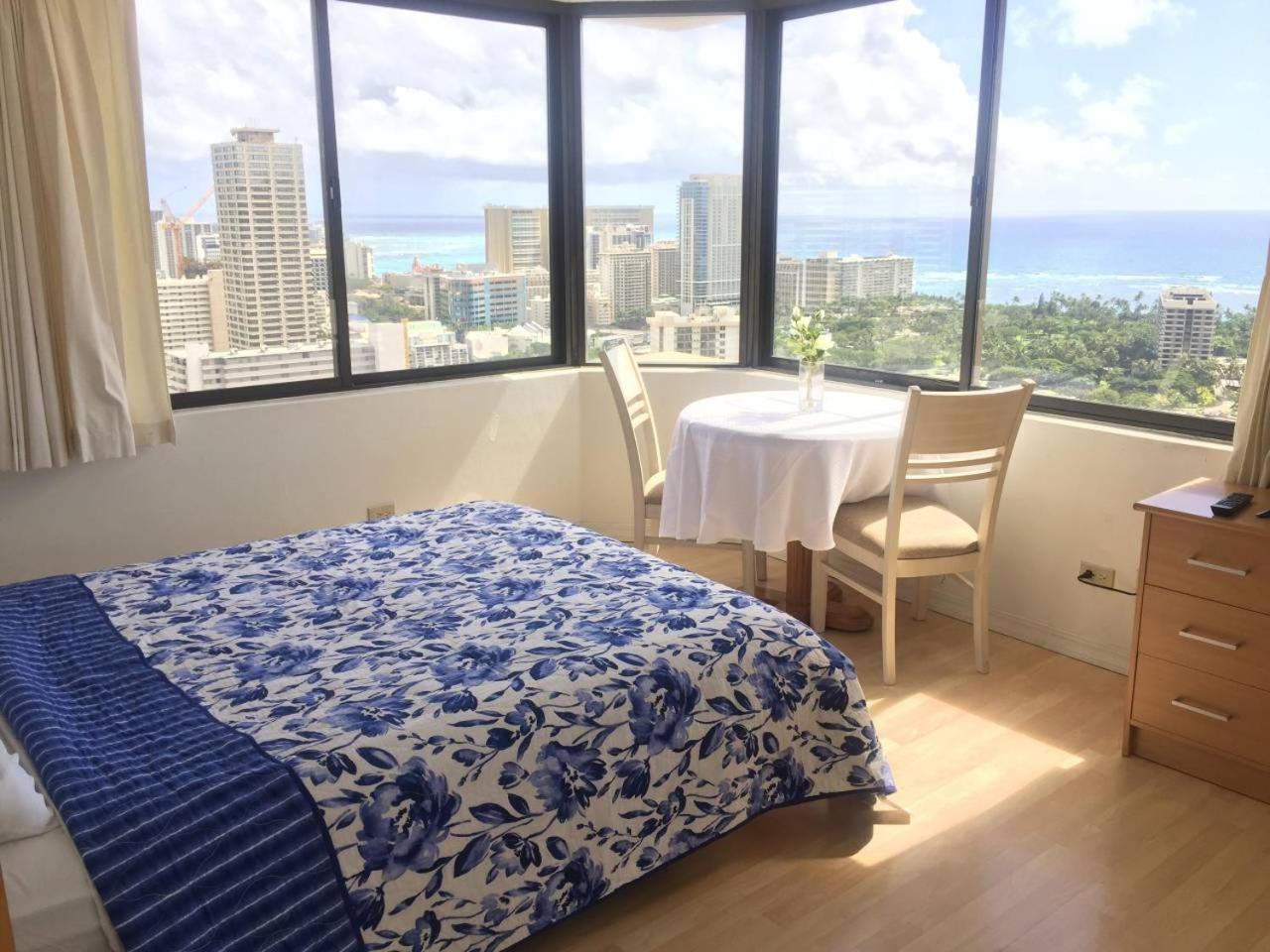 Stunning Ocean View 37th Floor Corner Unit Aparthotel Honolulu