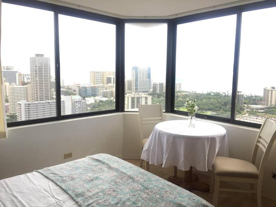 Stunning Ocean View 37th Floor Corner Unit Honolulu