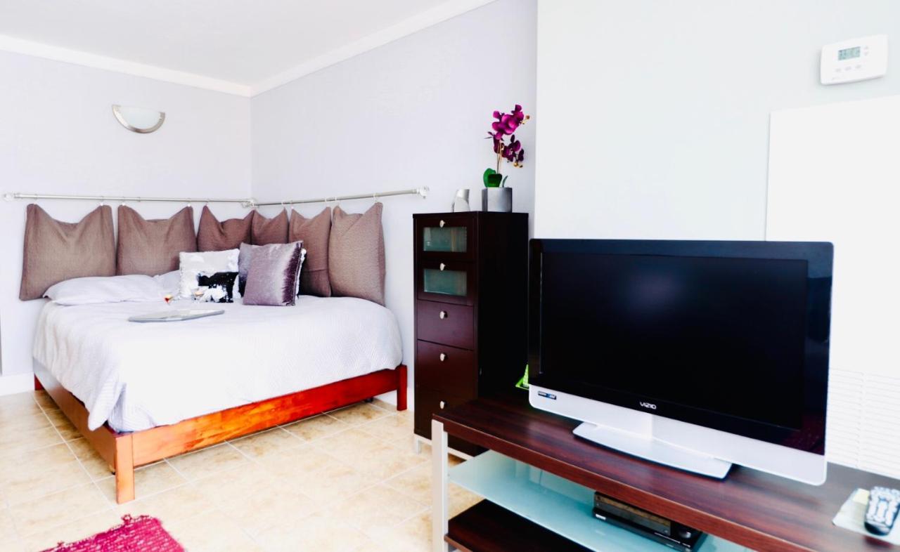 Waikiki Studio Apartment *