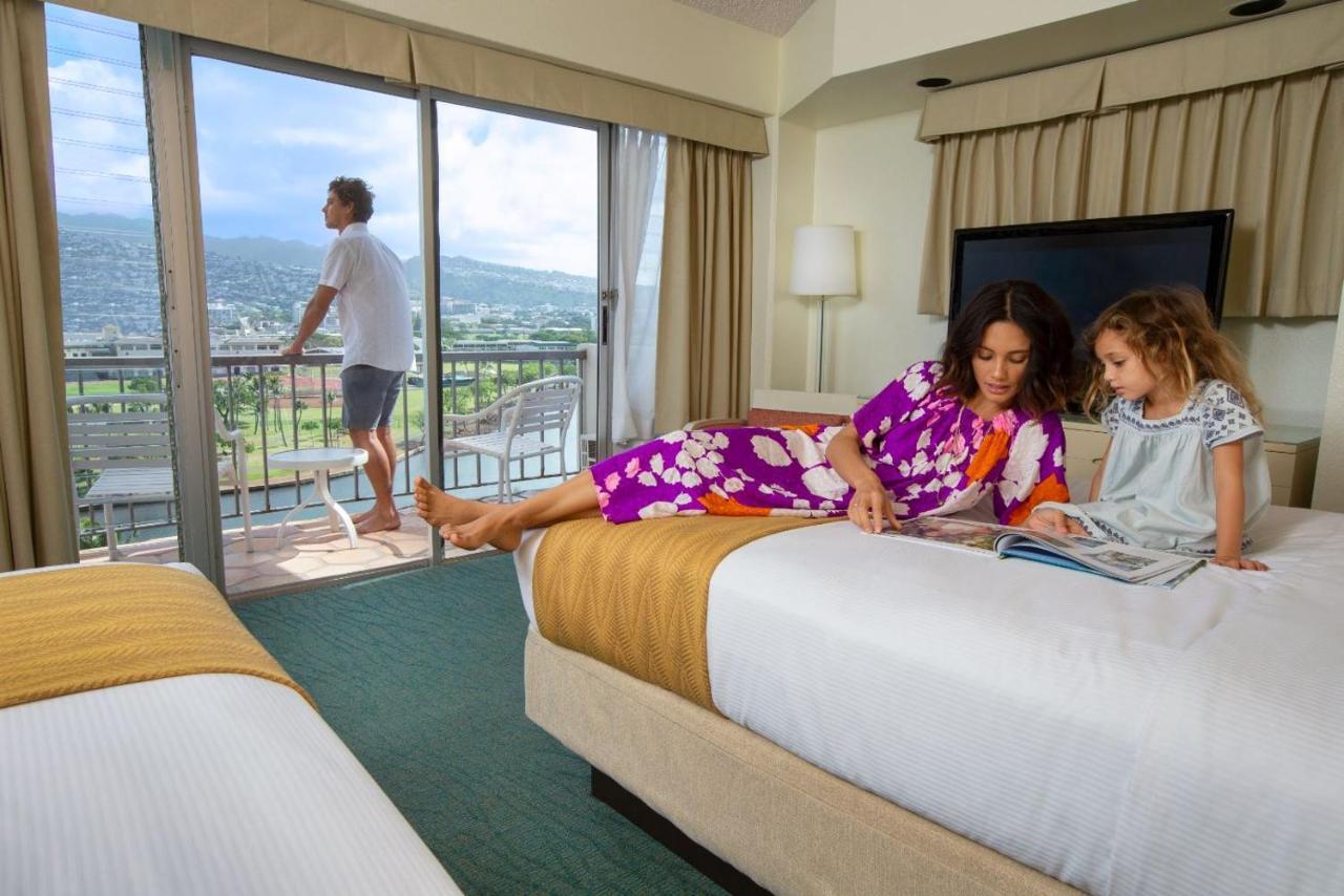 Coconut Waikiki Hotel 3*