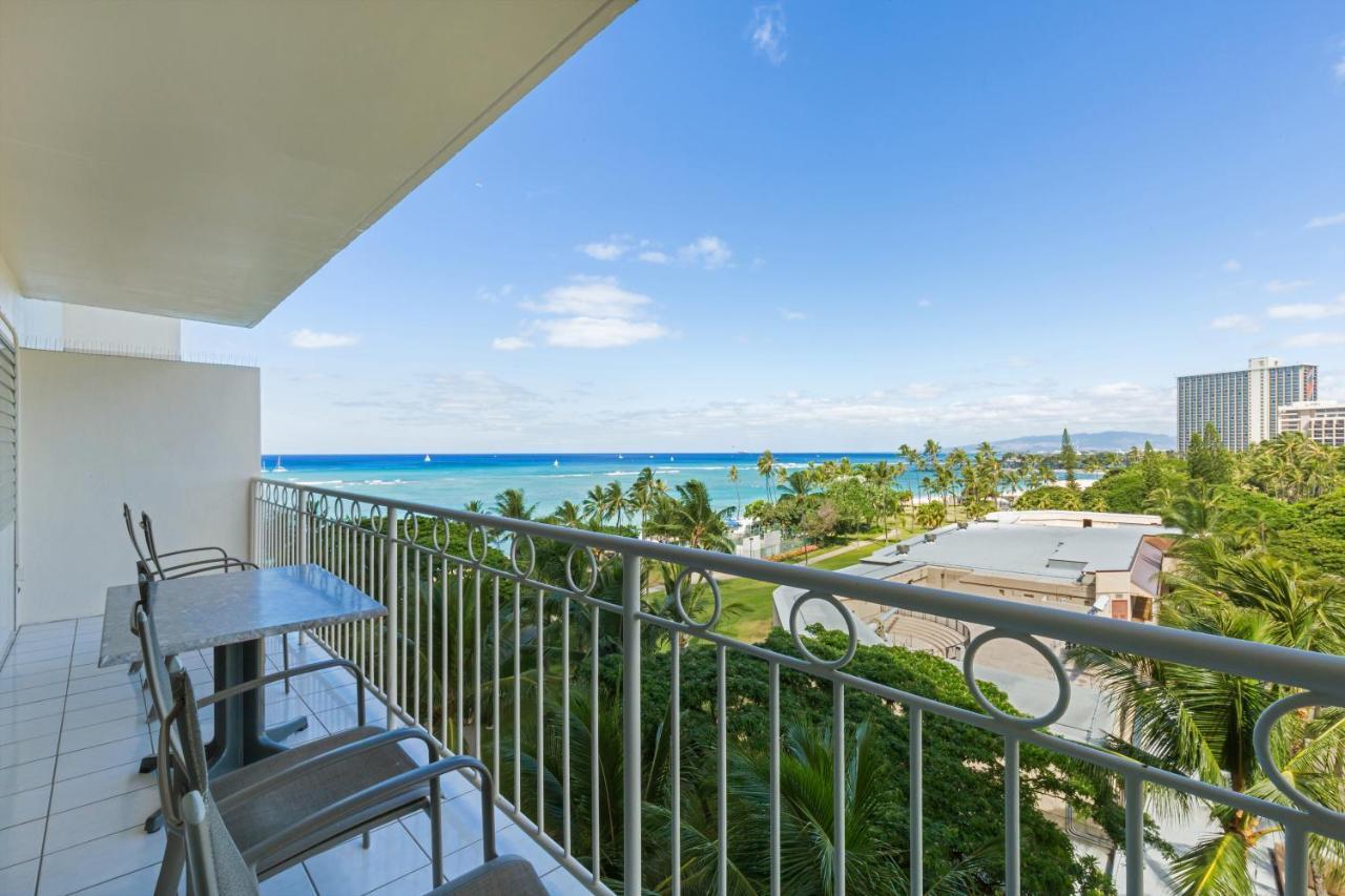 Castle Waikiki Shore 3*