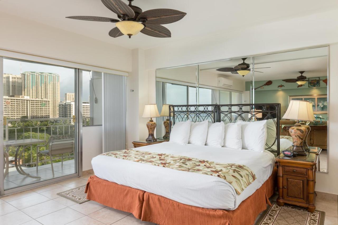 Castle Waikiki Shore Aparthotel
