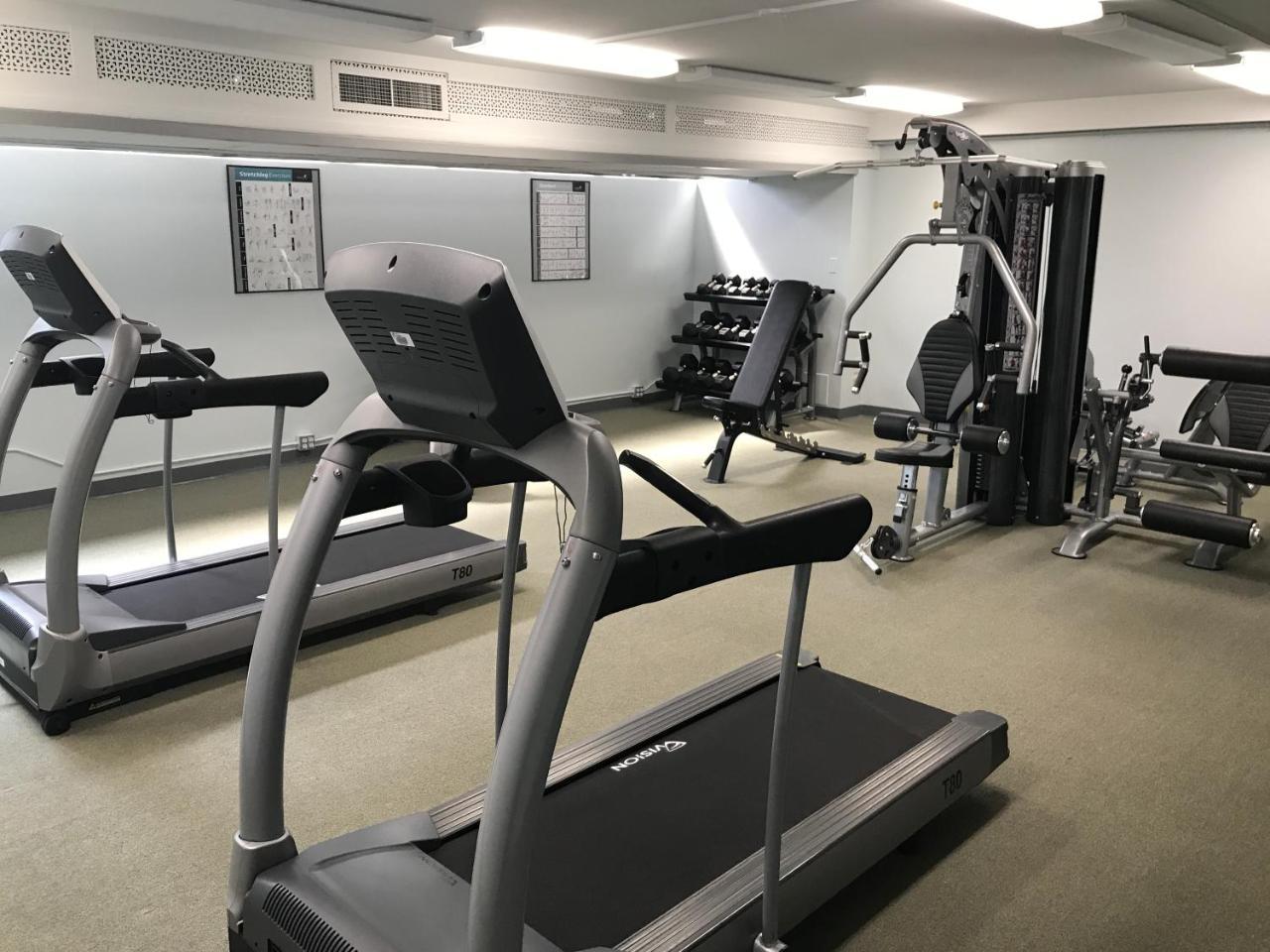 Apartment Newly Renovated 2 Bedroom Condo, 1 Block To Waikiki Beach, Free Parking Honolulu