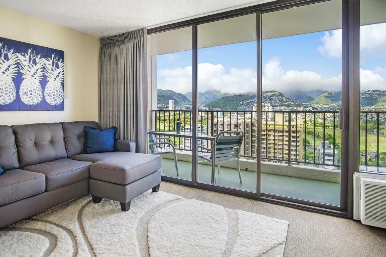 The Pineapple At The Waikiki Banyan Apartment