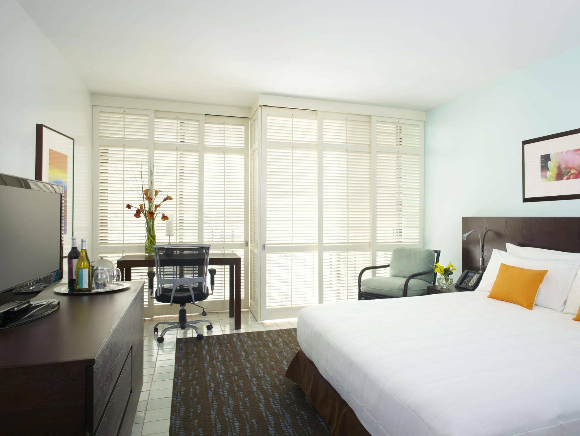 Halepuna Waikiki By Halekulani - No Fee Hotel