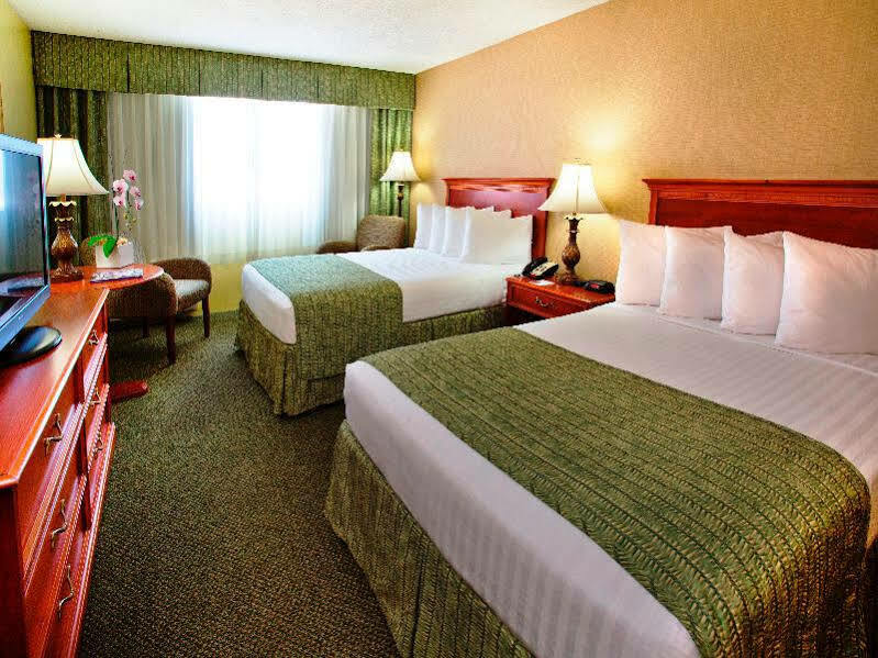 Ramada Plaza By Wyndham Waikiki Hotel