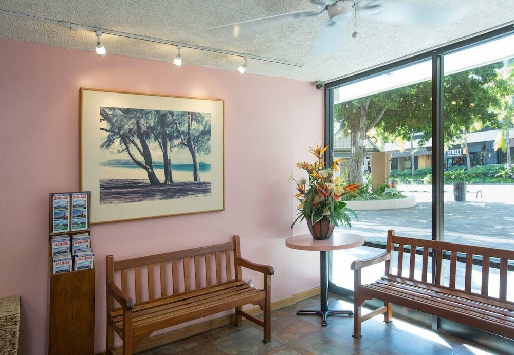 Hotel Kuhio Banyan