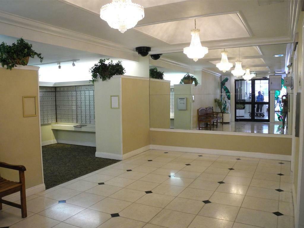 Holiday home Heart Of Waikiki,1bdrm,free Parking, Wifi,no Fees,youtube,netflix !