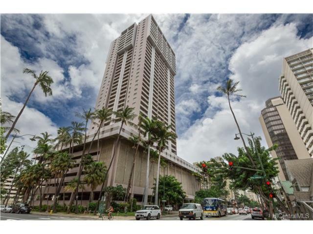 Holiday home Heart Of Waikiki,1bdrm,free Parking, Wifi,no Fees,youtube,netflix ! *