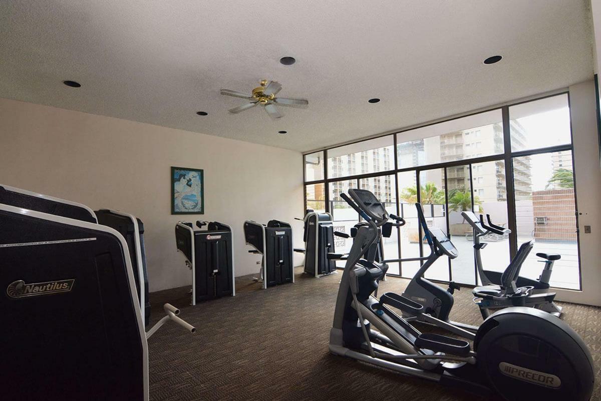 Holiday home Heart Of Waikiki,1bdrm,free Parking, Wifi,no Fees,youtube,netflix !