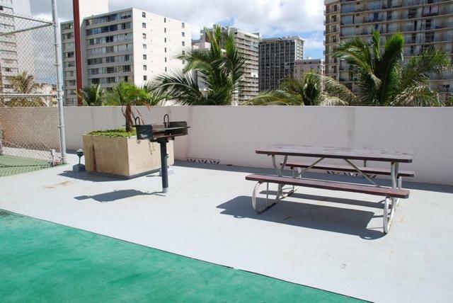 Holiday home Heart Of Waikiki,1bdrm,free Parking, Wifi,no Fees,youtube,netflix !