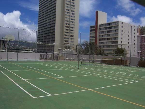 Heart Of Waikiki,1bdrm,free Parking, Wifi,no Fees,youtube,netflix !