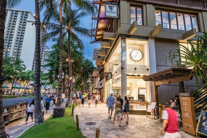 Heart Of Waikiki,1bdrm,free Parking, Wifi,no Fees,youtube,netflix !