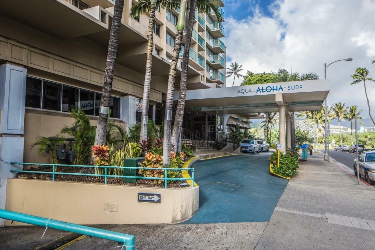 View With Pool Access In Aloha Surf! Honolulu