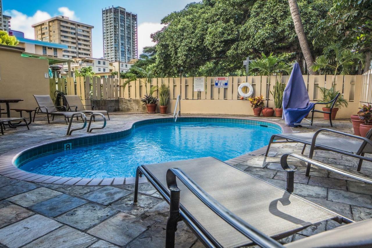Apartment View With Pool Access In Aloha Surf! *