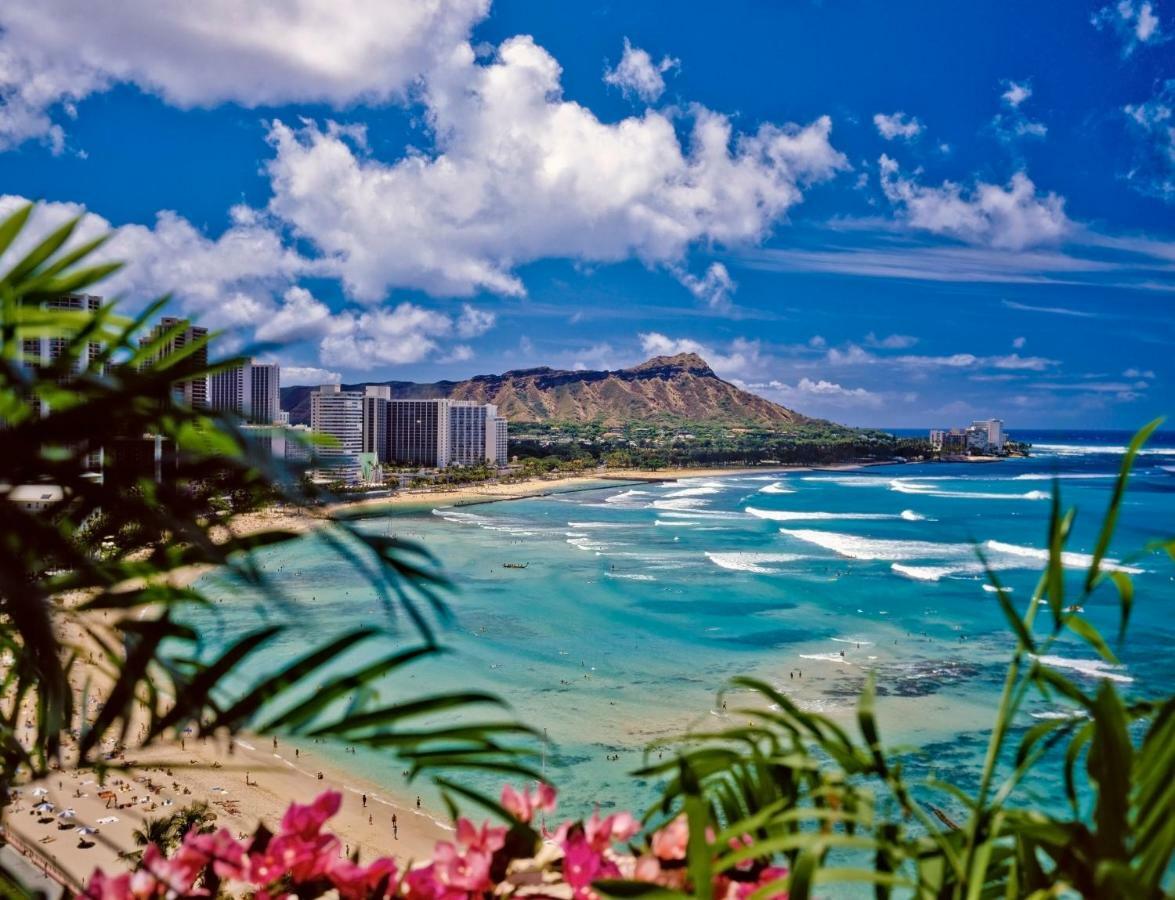 Waikiki Escapade Mountain Views Condo, Steps To With Parking Perk