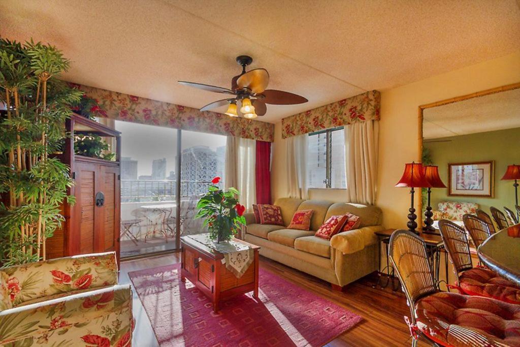 Heart Of Waikiki,1bdrm,free Parking, Wifi,no Fees,youtube,netflix ! Holiday home *