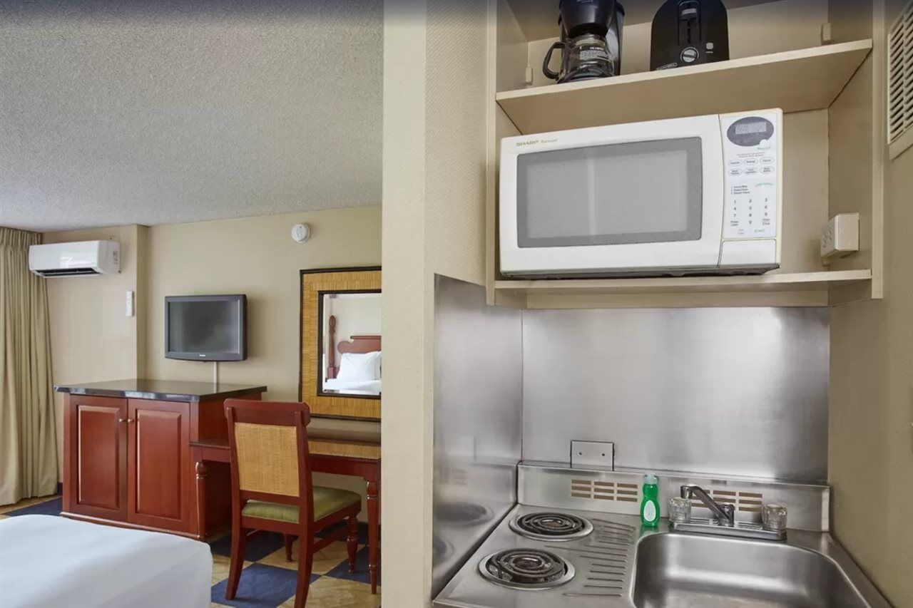 Ewa Waikiki 2*
