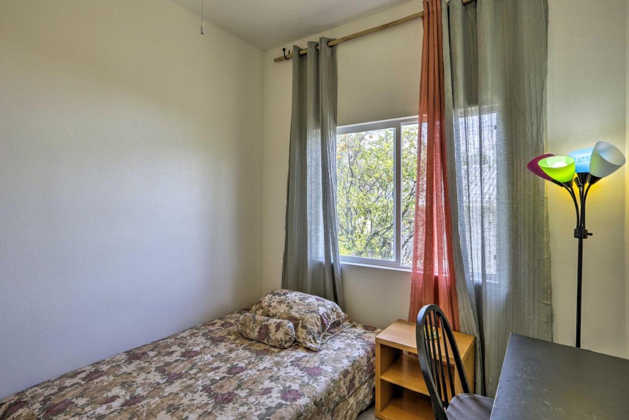 Remodeled With Courtyard Downtown * Honolulu