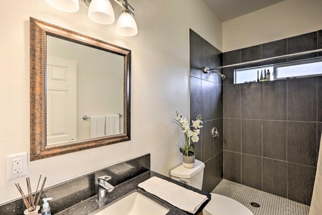Remodeled With Courtyard Downtown * Honolulu
