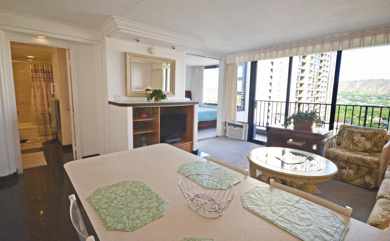 Waikiki Banyan 1909 Amazing Views And Just Steps To The Holiday home Honolulu