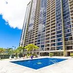 Mountain Views & Steps To Beach - Free Parking!