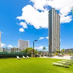 Mountain Views & Steps To Beach - Free Parking!