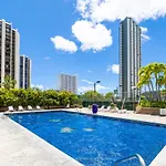 Mountain Views & Steps To Beach - Free Parking!